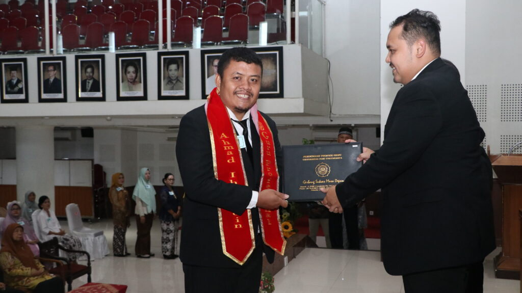 Universitas PGRI Yogyakarta Kukuhkan 60 Guru Profesional Mahasiswa Program PPG Dalam Jabatan