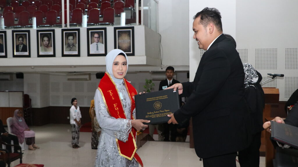 Universitas PGRI Yogyakarta Kukuhkan 60 Guru Profesional Mahasiswa Program PPG Dalam Jabatan