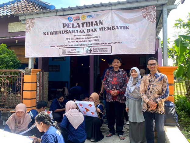 Pelatihan Membatik di Batik Musa Sewon bersama mahasiswa PPG UPY.