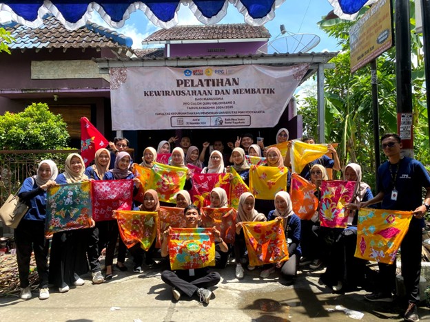 Pelatihan Membatik di Batik Musa Sewon bersama mahasiswa PPG UPY.