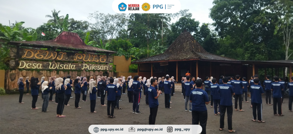 Mahasiswa PPG FKIP UPY mengikuti upacara pembukaan Orientasi Kepramukaan 2024 di Desa Wisata Pulesari.