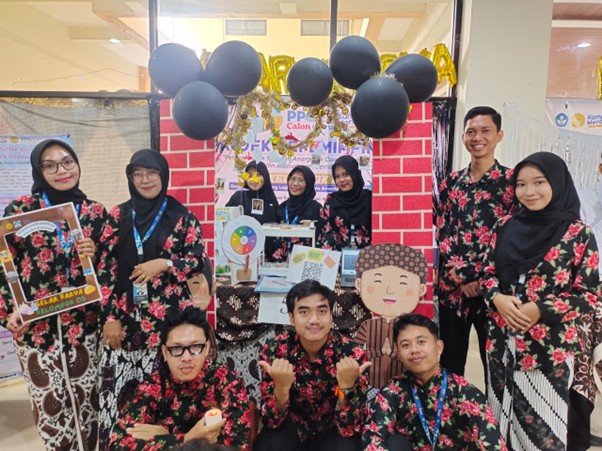 Peserta PPG Universitas PGRI Yogyakarta mempresentasikan karya inovatif dalam Gelar Karya Projek Kepemimpinan 2025.
