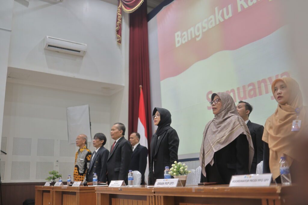 menyanyikan lagu indonesia raya dan himne pgri pengukuhan ppg guru tertentu