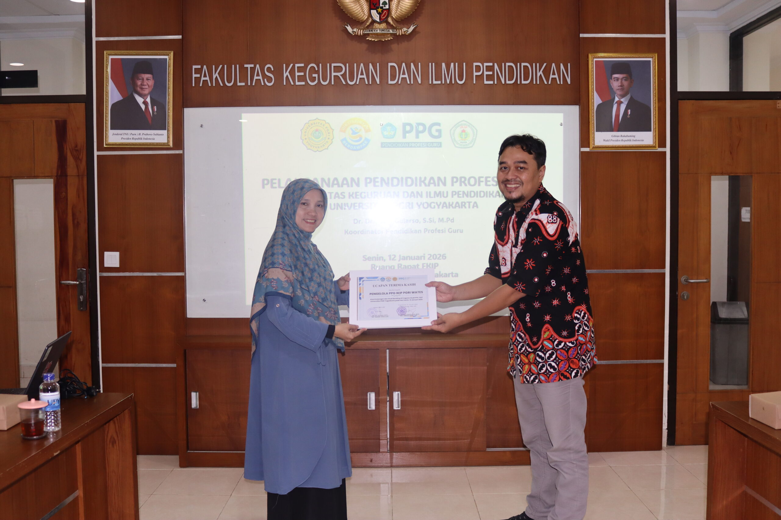 Kegiatan studi banding Prodi PPG IKIP PGRI Wates di Ruang Sidang FKIP Universitas PGRI Yogyakarta.