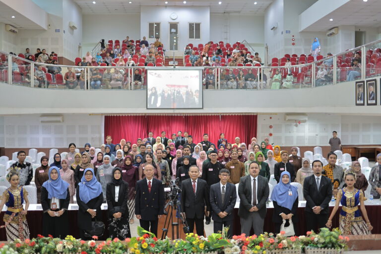 Prosesi sumpah profesi guru PPG Universitas PGRI Yogyakarta di Auditorium UPY.
