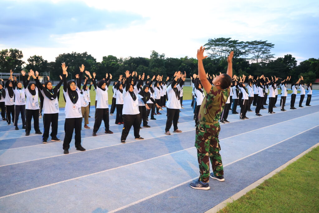 Mahasiswa PPG FKIP UPY mengikuti pelatihan bela negara bersama instruktur TNI di Akademi Angkatan Udara Yogyakarta